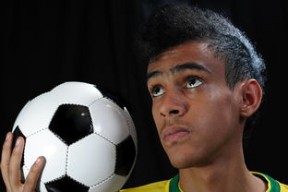 九游下载官网-战术板上的奇迹：分析冠军球队的战术布局，冠军技巧